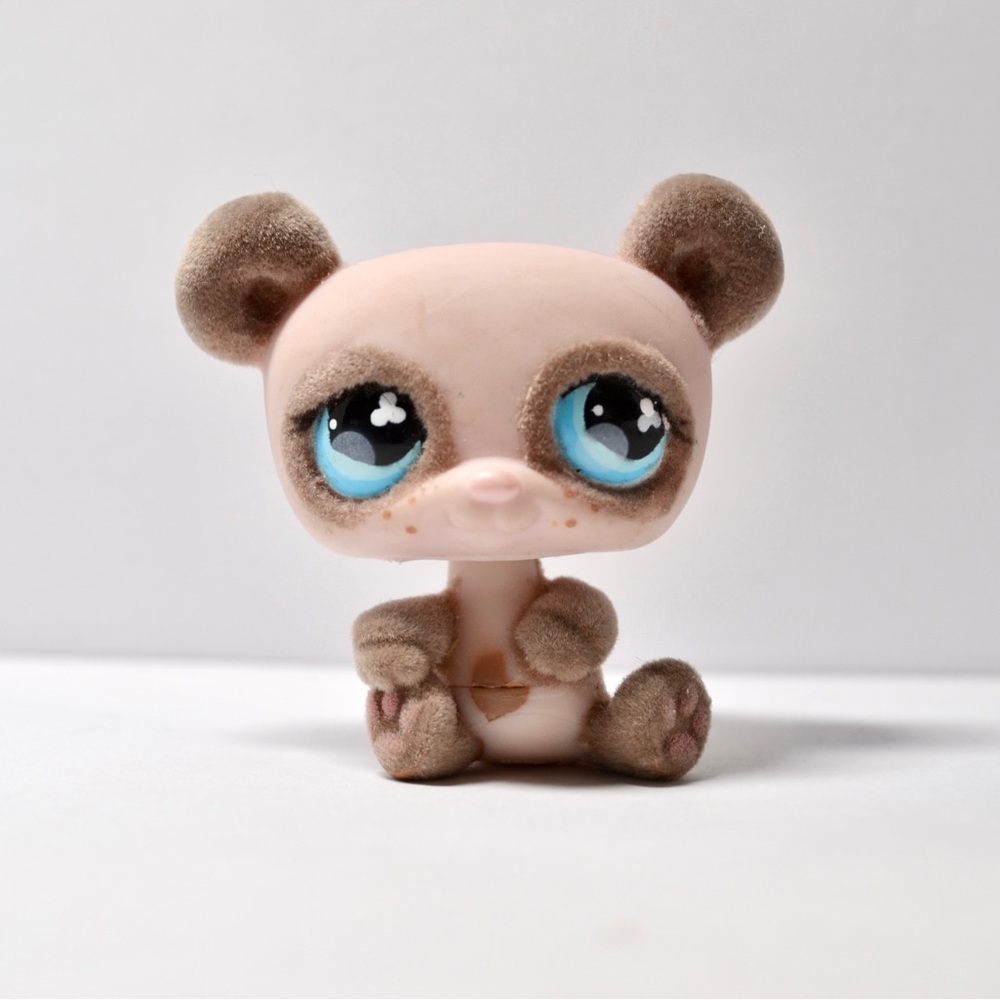 Littlest Pet Shop Authentic #645 Tan Fuzzy Flocked Panda Bear Blue Clover Eyes